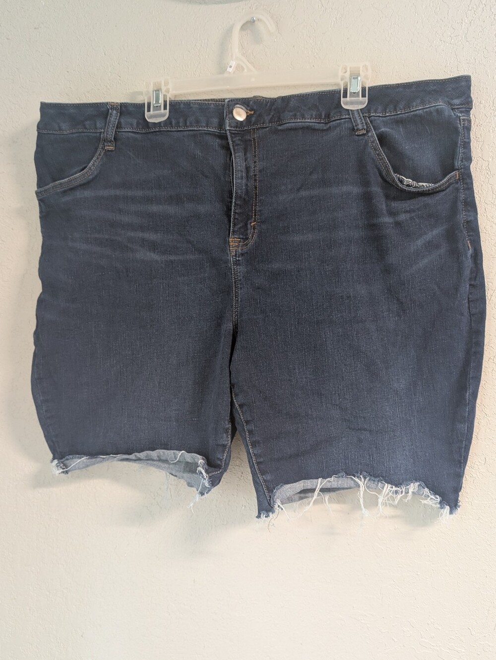 Cutoff Shorts 24w Raw Hem Stretchy High Waist dark Wash Whiskered Indie Casual